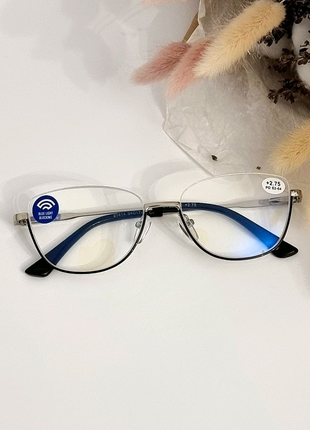 Модні жіночі окуляри для зору