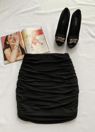 Стильная драпированная черная юбка