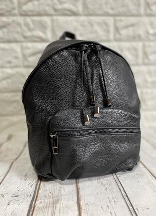 Шкіряний рюкзак середнього розміру чорний італія нова колекція