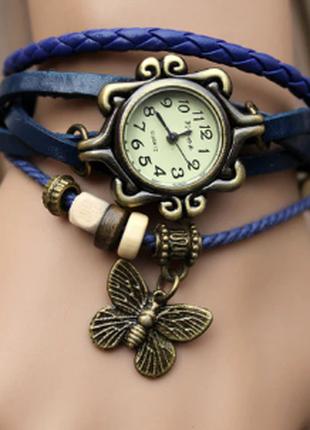 Часы на синем кожаном браслете