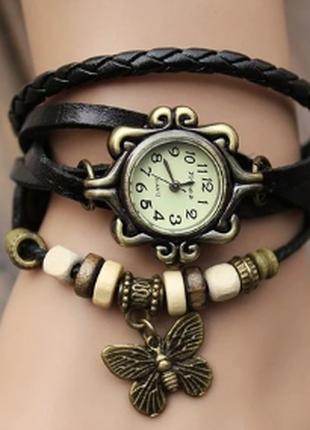Часы на коричневом кожаном браслете