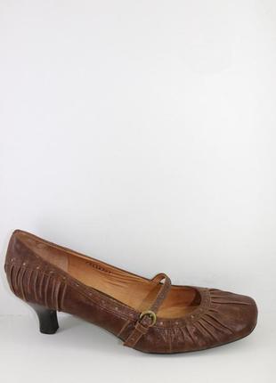 Туфли женские кожаные коричневые на маленьком каблуке размер 4...