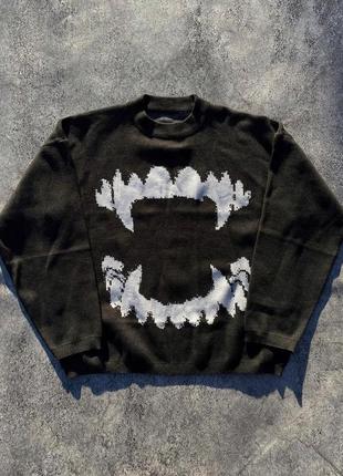 Кофта свитер чёрная серая с принтом зубы клыки укус зубами вампир