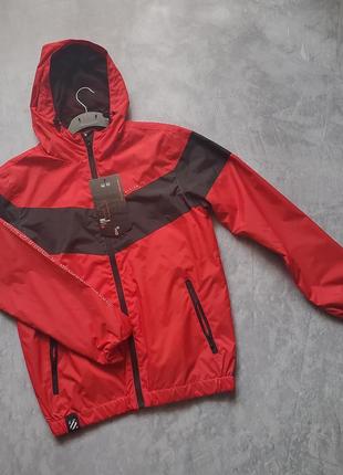 Куртка вітровка з капюшоном чорна червона