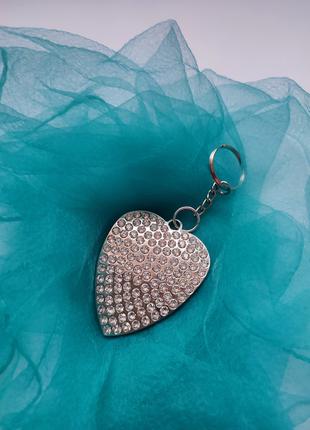 Брелок для ключей Сердце с кристаллами Сваровски.