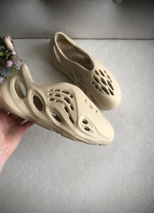 Тапки в стиле adidas yeezy foam runner