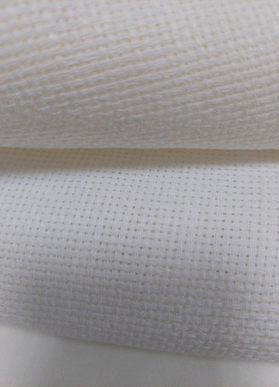 Канва - тканина для вишивання біла.