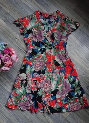 Красивое женское платье  в цветы размер 48/50
