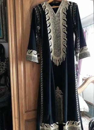 Черное платье с золотистой вышивкой embroideries (возможен обмен)
