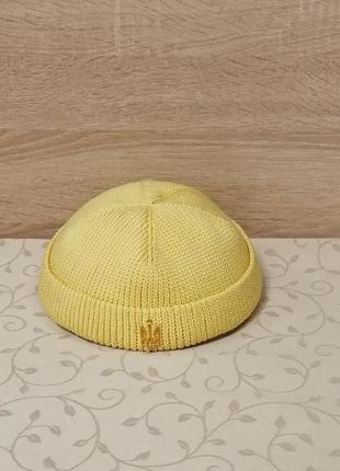 Желтая шапка бини, нитечка