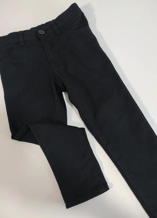 Чорні класичні джинси штани george
розмір - 3-4 роки