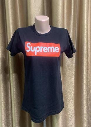 Черная футболка Supreme Размер s, унисекс