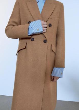 Двобортне пальто zara з вовною бежевого кольору