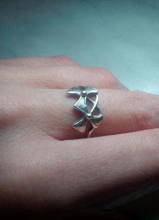 Серебряное кольцо " на удачу " с символом трехлистного клевера...