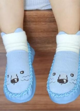 Капці — шкарпетки для малюків, м'які, не ковзають.
