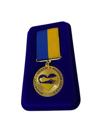 Медаль Волонтеру-человеку с большим сердцем с футляром