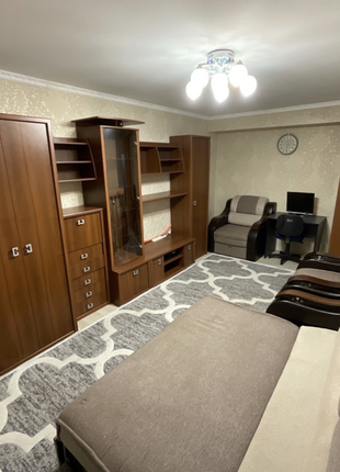 Продам недорогу квартиру біля метро Студентська