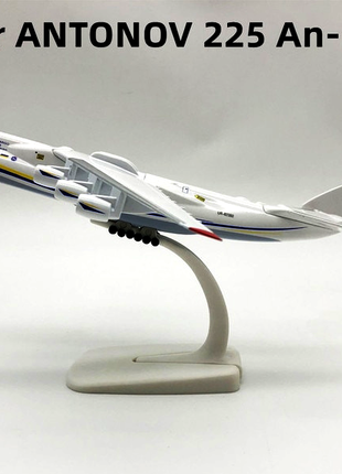Модель Aн-225 «Мрія». Масштаб: 1: 400