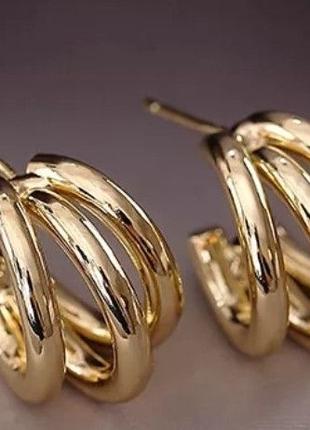 Серьги-гвоздики трехслойные в золотом цвете