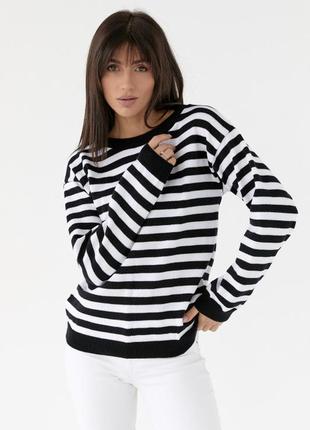 Модный свитер в полоску черный 42-48