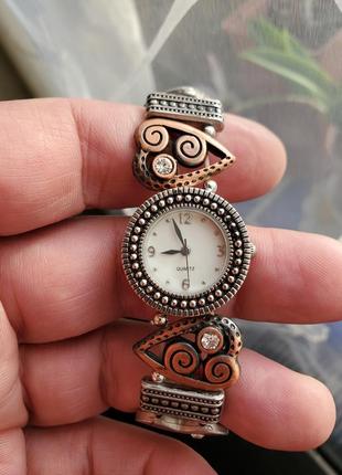 Стильний кварцовий жіночій годинник