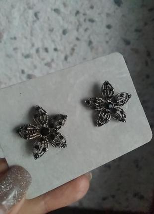 Серьги в серебряном тоне цветок