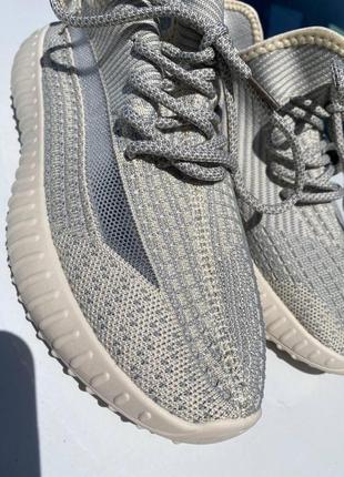 Кроссовки женские бежевые adidas yeezy boost,бежевые