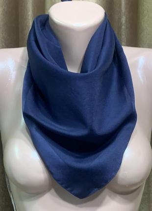 Тёмно-синий шейный платок