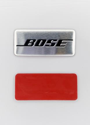 Эмблема Bose на сетку динамика