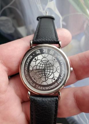 Кварцовий чоловічий годинник з логотипом ассоціації тхейквондо