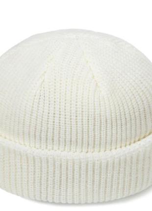 Короткая шапка вязаная мини бини белый.