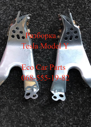 Кронштейн крепления монитора Tesla Model Y  1082314,1082313