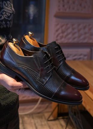 Стильные туфли бордового цвета - дополнение к вашему гардеробу