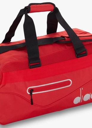 Вместительная спортивная сумка с отделом для обуви Diadora Bag...