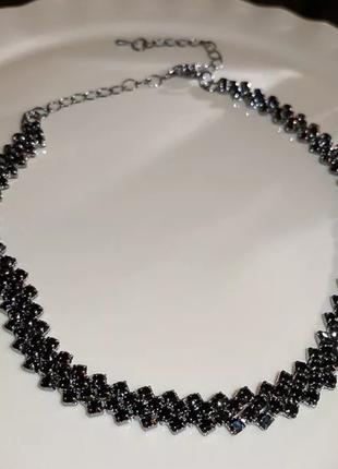 Вечернее ожерелье -чокер с черными кристаллами.