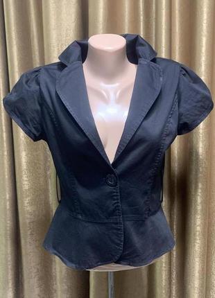 Летний пиджак чёрного цвета с коротким рукавом размер m