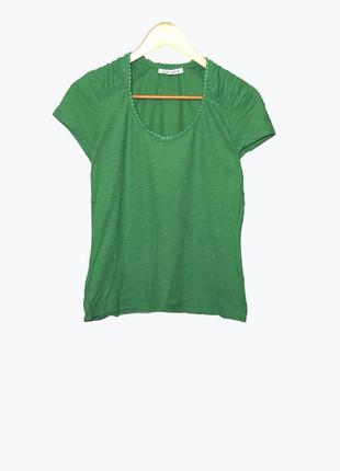 Стильная футболка зеленого цвета