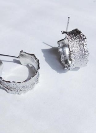 Стильные фактурные серьги серебро посеребрение 925 проба кольц...