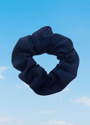 Гумка для волосся з костюмної тканини синяя 9 см