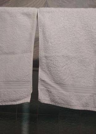 Набор из двух белоснежных фирменных полотенец толстая махра 84...