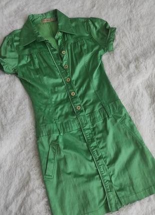 Платье классический крой зеленый цвет атласный атлас зеленого ...