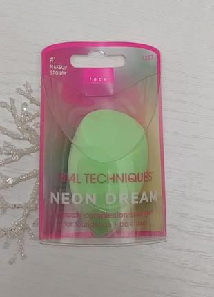 Real techniques neon dream makeup sponge