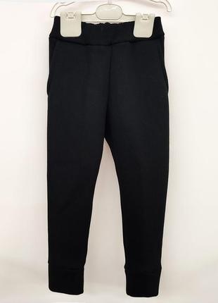 Черные подростковые брюки утеплены флисом, размер 134-140