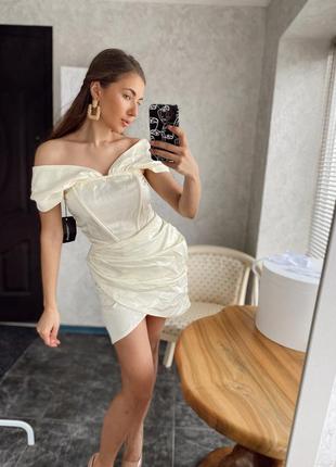 Корсетне плаття кремове з відкритими плечима