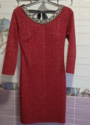 Бордовое платье с люрексом и открытой спиной