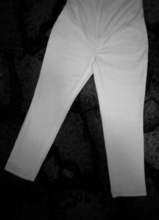 Белые джинсы мом для беременных.