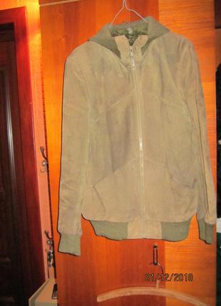 Куртка оливкового цвета под резиночку нубук
