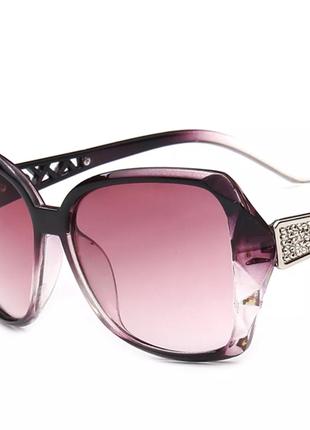 Женские солнцезащитные очки с градиентными стеклами