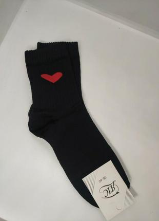 Черные женские носки с принтом сердце