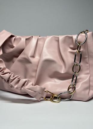 Трендова маленька сумка рожевого кольору